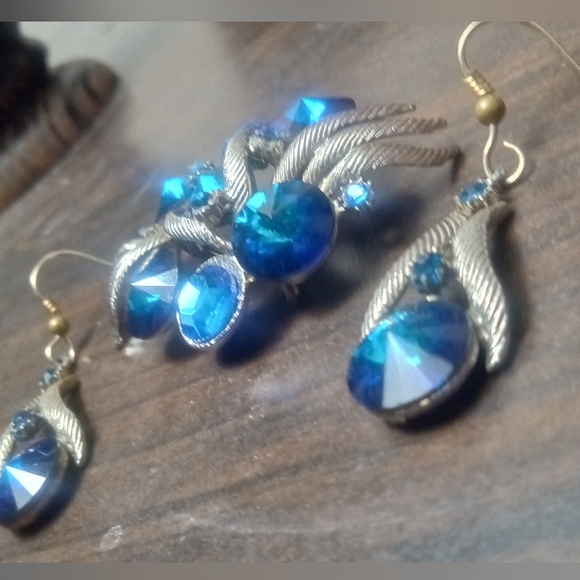 RARE SET! Watermelon Peacock Rivoli Brooch Earrings Set 1960s Blues - Picture 9 of 11